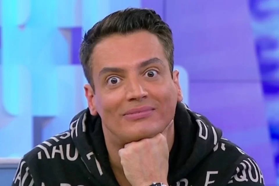 brinco's tweet image. Gostem ou não, Leo Dias continua sendo o maior colunista de celebridades do Brasil. O caso do marido da Ana Hickmann é uma prova disso. Não fosse ele, talvez a história tivesse sido abafada mais uma vez. Ele é um dos poucos que ainda faz apuração e não vive de notinha cavada em…