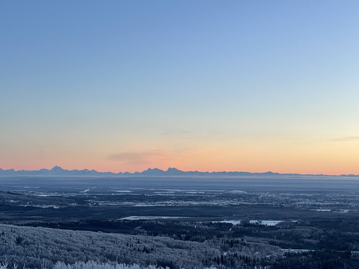 MarkSmurda's tweet photo. Winter in Fairbanks is not only about the Aurora. Sometimes it’s a cloudless sunset and the Alaska Range, Hoarfrost and the crunch of  snow on an evening stroll. 
#hyggehousefairbanks
#hyggehouse 
#fairbanksalaska 
#veteranfamilyownedandoperated 

https://t.co/pyCINWKIAQ https://t.co/qIoygauF9z