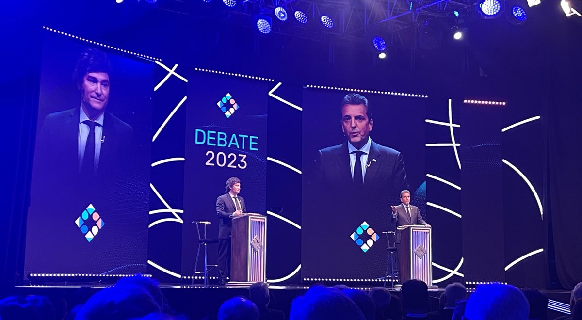 Este #DebatePresidencial vuelve a poner en evidencia que el 19 de noviembre votamos entre autoritarismo o democracia 
Desde el <a href="/ps_argentina/">Partido Socialista</a>, rarificando nuestra identidad de fuerza opositora, apoyamos a <a href="/SergioMassa/">Sergio Massa</a> para sostener el consenso democrático y los derechos humanos