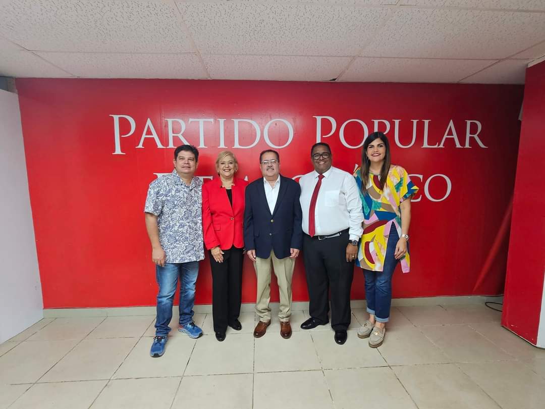 mariallysenado's tweet photo. Acompañando a nuestros próximos senadores por el Distrito de Carolina, Enid Monge y Frankie Guerra en su radicación. ¡Ahora Sí! @EnidMonge @FrankieGuerraPR https://t.co/zHP5lAzyv7