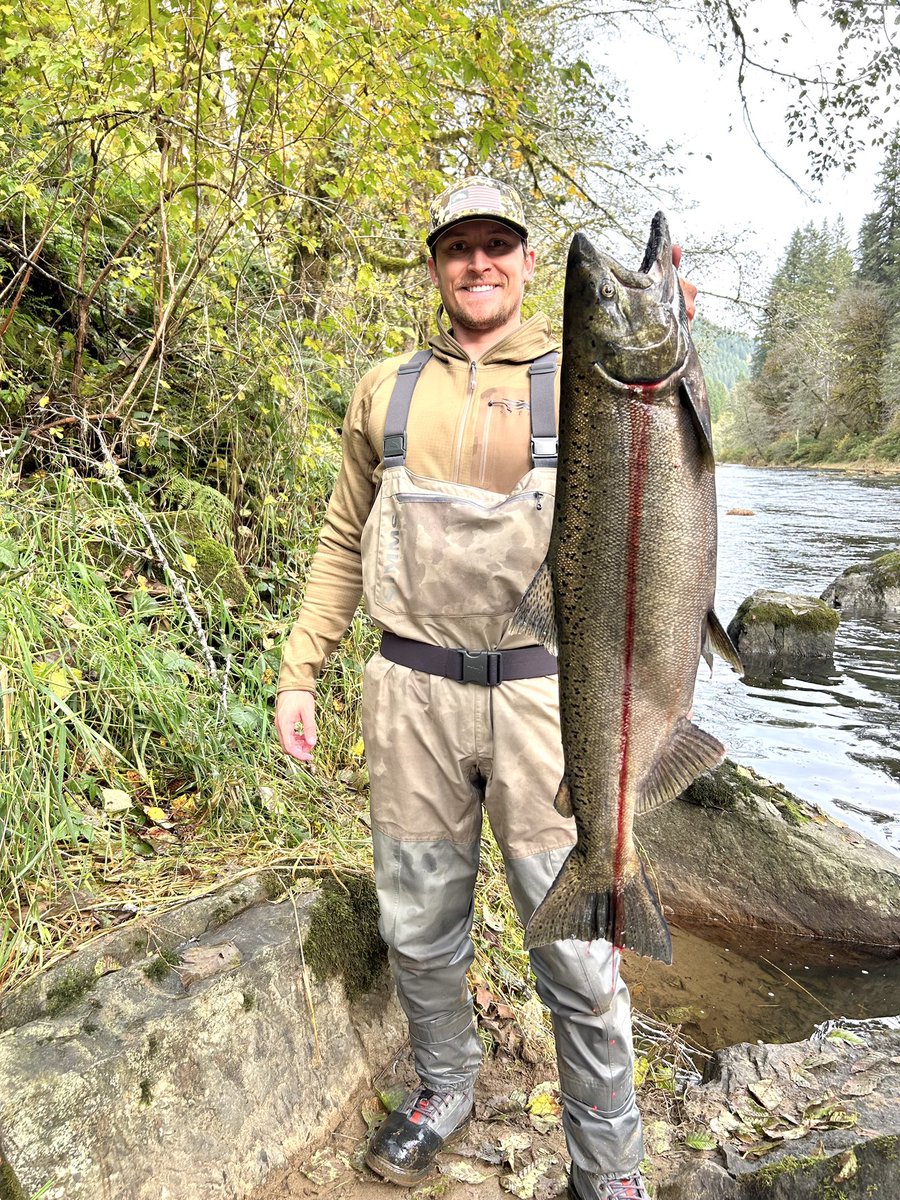 The weekend was fishy! Who else got out and did some fishing this weekend?! 🎣 

#fallchinook 
#bobberdown 
#eatgood