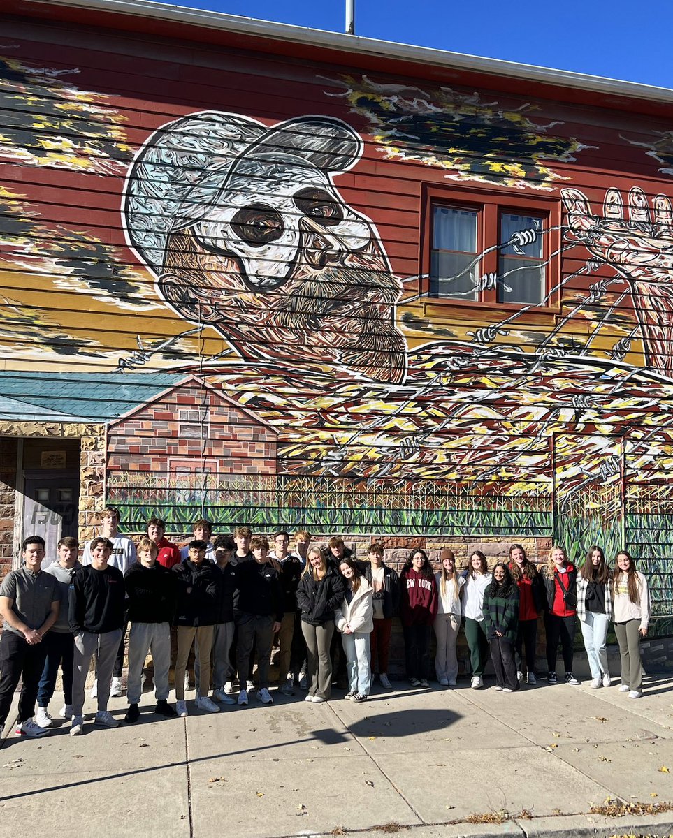 GEWorldLangs's tweet photo. Annual Spanish 5 &amp; Spanish AP field trip to Pilsen where we connected to and immersed ourselves in the culture of Spanish-speaking Chicagoans. @GE_Rams @GlenbardDist87 https://t.co/KunPKMhn4J