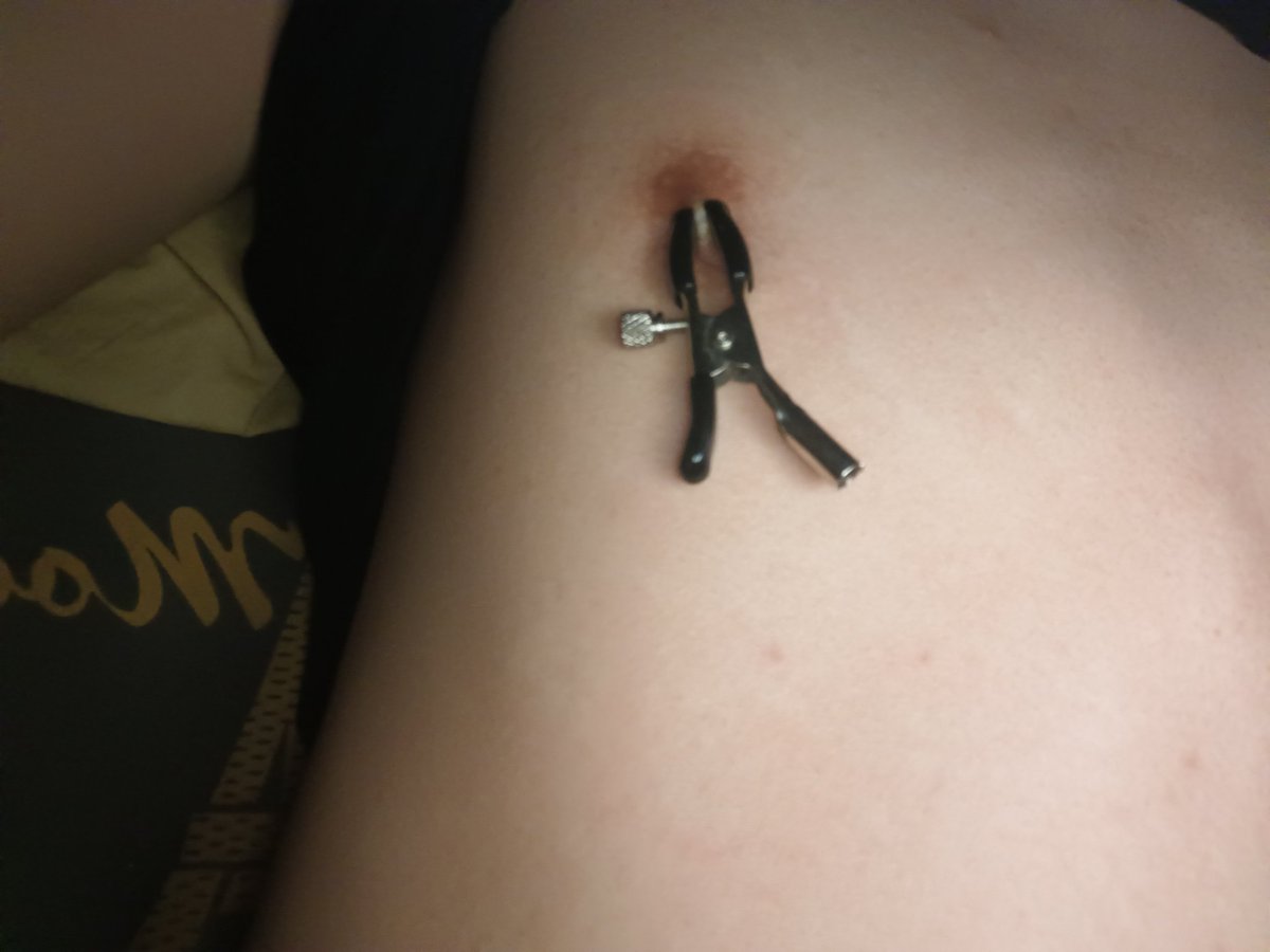 舍友睡觉我发骚，前锁后塞夹乳头
好像找个人一起玩啊