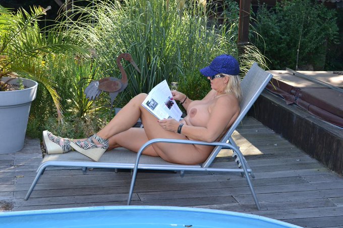 Relaxing at the nude-pool #nudist #nudepool https://t.co/FIKOFp6K5k<a href="/tag/nudist"class="tags">#nudist</a><a href="/tag/nudepool"class="tags">#nudepool</a>