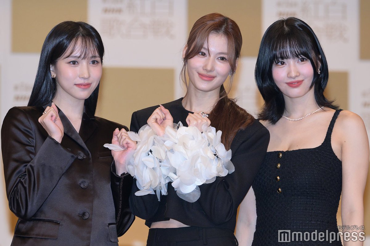 PHOTO SLOGAN - MOMO / MISAMO『HAUTE COUTURE』 – JYP JAPAN