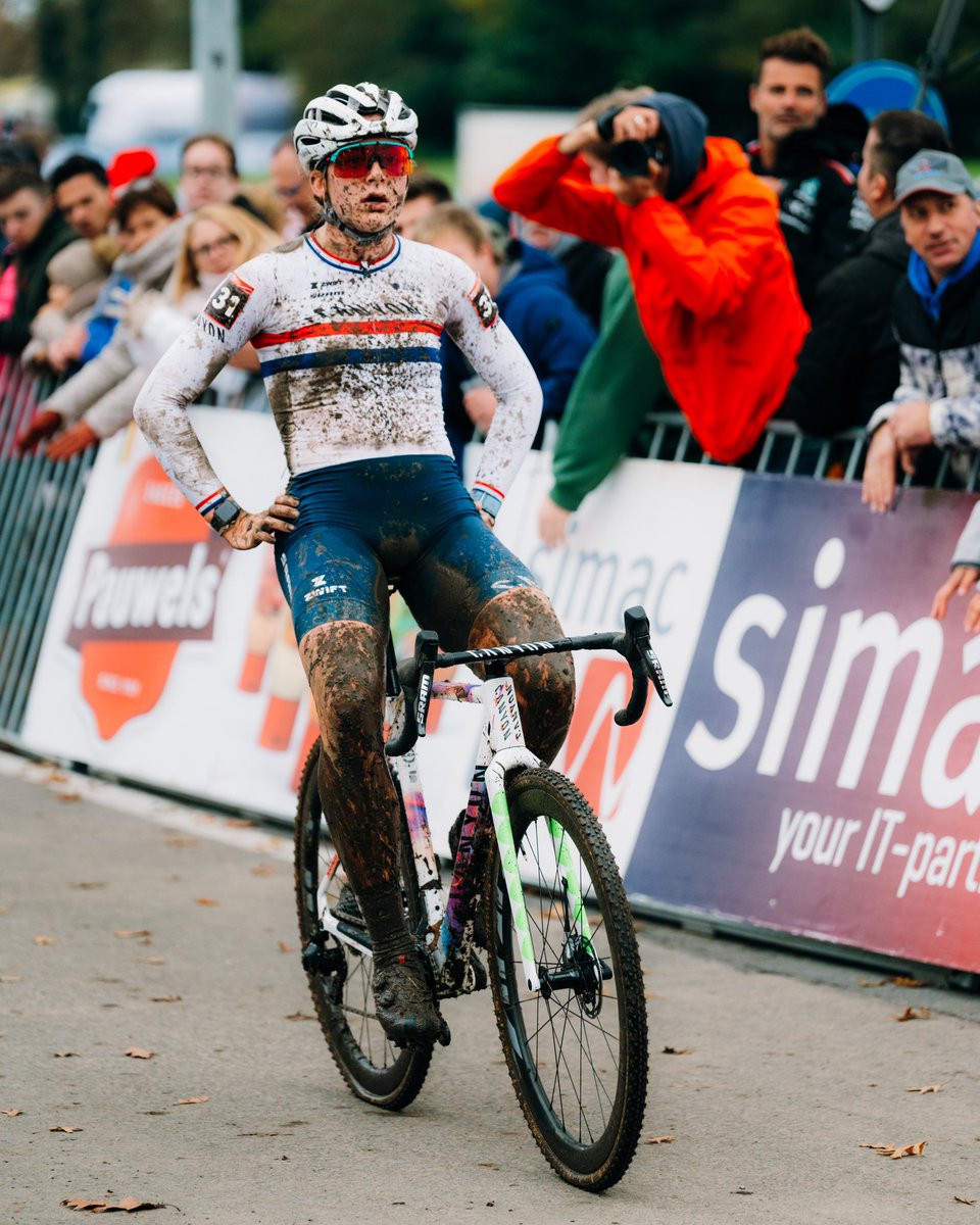 👍 to my first elite podium 🤩

Have to say I’m happy with that one! 🐷💩

📸 <a href="/media/">🎅</a>.roses