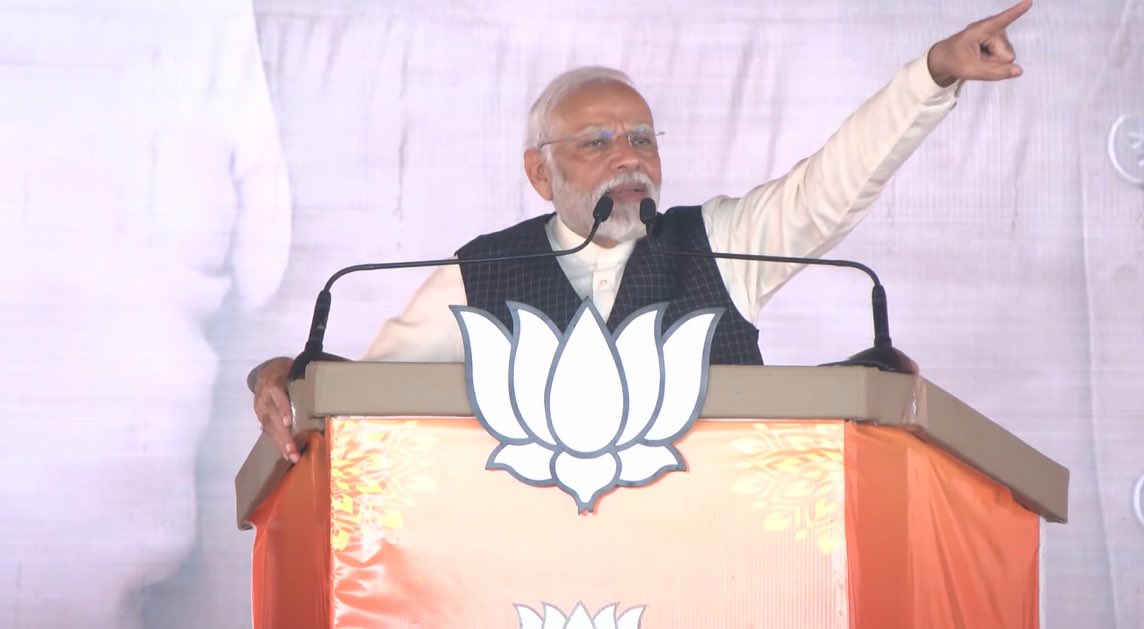 PawanSharmabjp1's tweet photo. जब केंद्र में भाजपा की सरकार होती है और राज्य में भी भाजपा की सरकार होती है, तो डबल इंजन की ताकत लग जाती है।

डबल इंजन की सरकार तेजी से विकास करती है।

छत्तीसगढ़ भाजपा ने आपसे जो वादे किए हैं, जो गारंटियां दीं, वो सरकार जल्द से जल्द पूरा करके दिखाएगी।

ये मोदी की गारंटी है और मोदी की गारंटी का मतलब होता है, गारंटी पूरा होने की गारंटी।

- पीएम @narendramodi