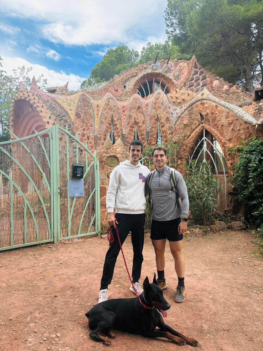 agustinosvlc1's tweet photo. Comenzamos la semana recordando que el próximo domingo, nos iremos en busca del dragón 🐉 de la #Calderona. 
Ya son 33 las familias apuntadas para hacer la ruta de #SenderismoEnFamilia . https://t.co/hgJV8itZqu