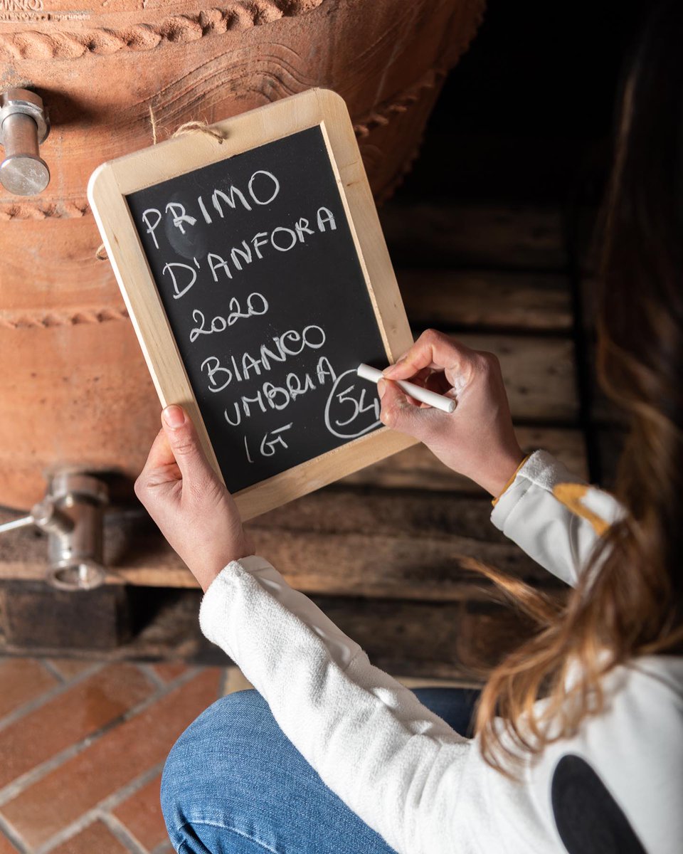 Primo d’Anfora 2020 ha ottenuto la #Corona massimo riconoscimento della guida <a href="/vinibuoni_it/">ViniBuoni d'Italia</a>  d'Italia 2014 del <a href="/TouringClub/">TouringClubItaliano</a>  dedicata ai #vitigni autoctoni italiani.
<a href="/Argillae/">Argillae</a>