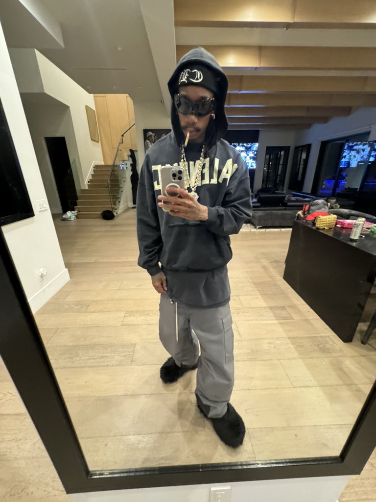wizkhalifa's tweet photo. These things look bigger in real life. https://t.co/425XyMjm7M