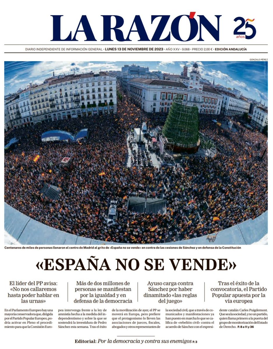 ppandaluz's tweet photo. 🇪🇸 «ESPAÑA NO SE VENDE». 

#EspañaNoSeRinde https://t.co/ZPVsFPE3Hg