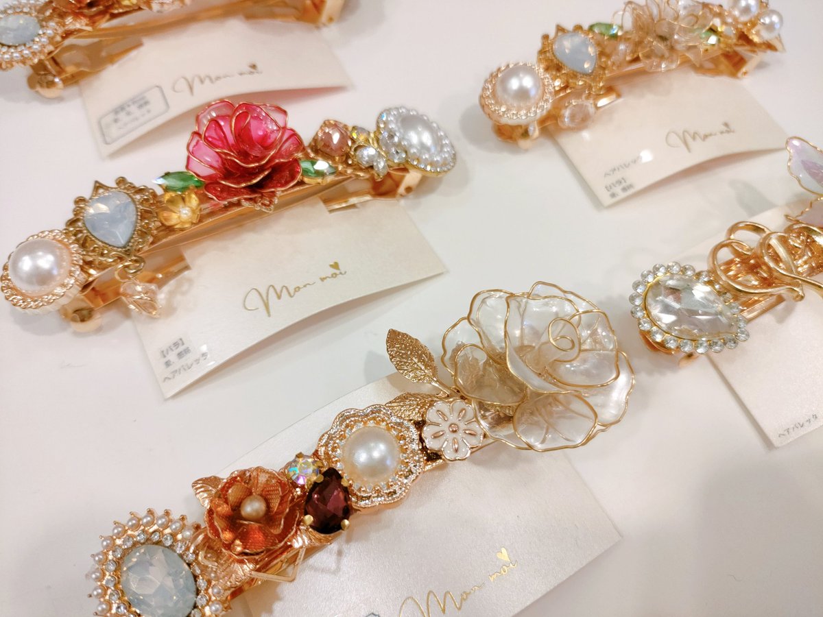 HMG_kokubunji's tweet photo. #ハンドメイドガーデンズ🌹
#アトレ亀戸 2F

#Monmoi
ディップアートで作られたお花を使ったアイテムはコーデの主役に間違いなし！
冬のニットコーデにいかがですか？

#ハンドメイド #hmg_cm
#handmade #accessories #kawaii
#souvenir #japan
#kameido #ハンドメイド好きさんと繋がりたい https://t.co/20Bu6UZf01