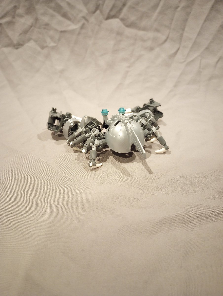powers0016's tweet photo. "The Legendary Ussal Crab Of Truth, very well may be the first Ussal Crab in existence. A joyful creature that has roamed the shores of nearly every island in the universe. its unusual shell looks nearly identical to the Kanohi Rode, the Great Mask Of Truth." #bionicle #lego https://t.co/Al2n8WkE75