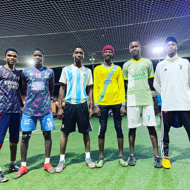 Khalidibrahimna's tweet photo. I love playing football with my friends ⚽🥅what of you #football #ball #kano #Nigeria #footballskills #7side #433 https://t.co/Nz1NrSNFzE
