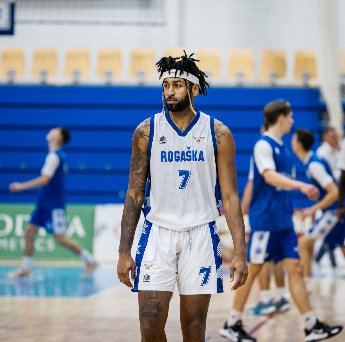 kkrogaska's tweet photo. Jordan Alexander Session je na prvih šestih tekmah državnega prvenstva v povprečju dosegal kar 18 točk in 8 skokov na tekmo. Statistični indeks 22 ga trenutno uvršča na 3. mesto najučinkovitejših igralcev v @LigaNovaKBM. 👏🏻 https://t.co/upcjvHDhEZ
