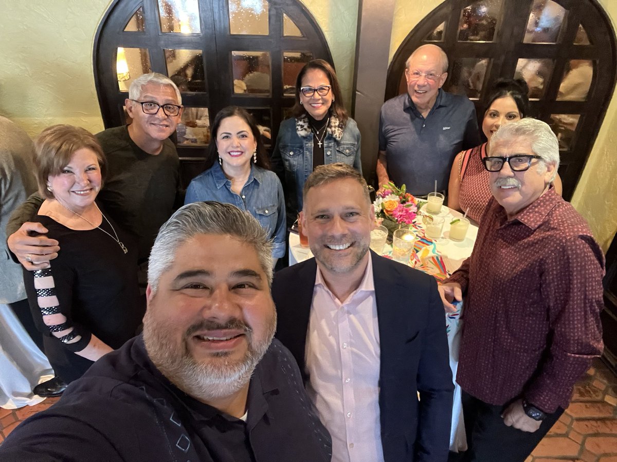 AnaHdzTx's tweet photo. Sunday Funday joining the #EastEnd community in celebrating the 50th anniversary of The Original Ninfa's! @ninfasoriginal has been an icon in the #SecondWard for generations serving delicious Mexican food. #MamaNinfa #TacosAlCarbon https://t.co/SPibpxvdIB