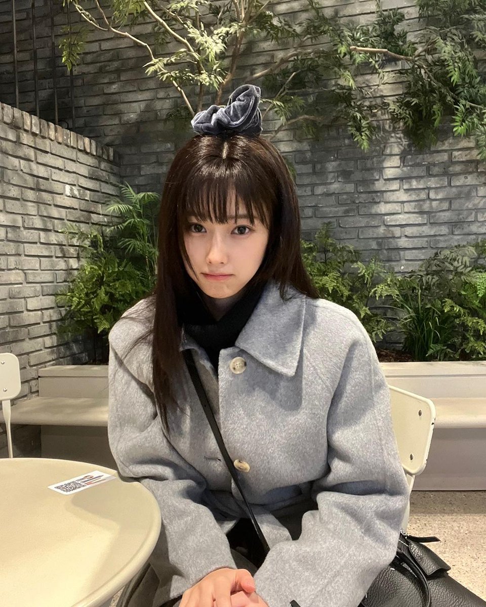 hyewon_like's tweet photo. 로엠 공식 인스타 #강혜원
| 𝗡𝗲𝘄 𝗣𝗼𝘀𝘁𝘀 𝗳𝗿𝗼𝗺 
새로운 계절로 갈아입을 즈음,
뮤즈 강혜원이 또 한번 직접 전해 온 겨울 소식.

이번 겨울, 그녀의 리얼 웨이 속 '새로운 아우터'를 눈여겨보세요.

🏷 맥코트 (RMJHD4VR79)

Discover more at https://t.co/ENhgkIHH8v https://t.co/sq4IyWU6g9