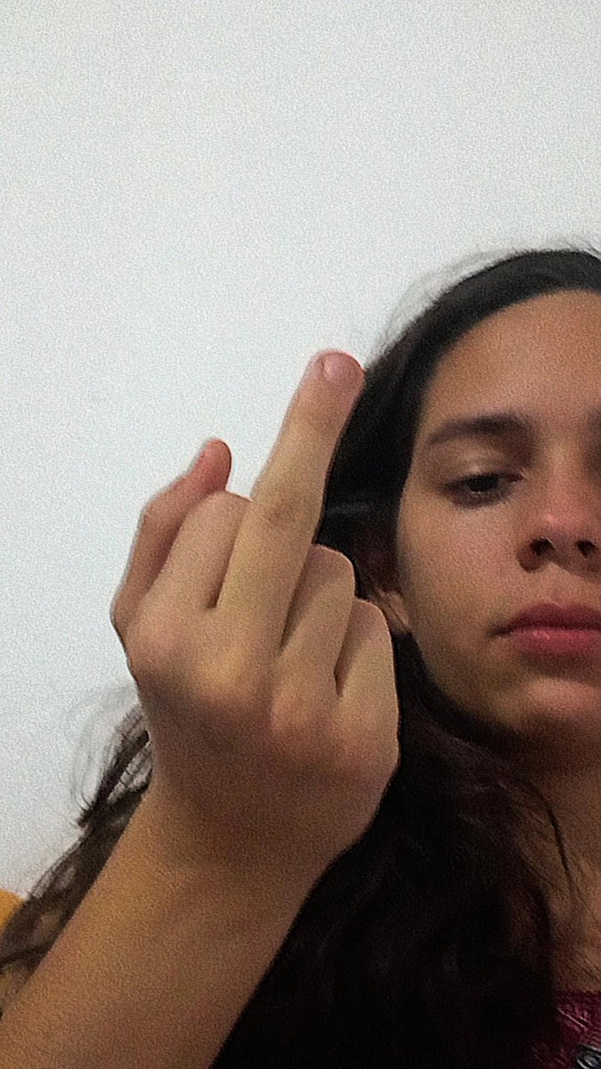 anaariellycb1's tweet photo. silêncio, vou ficar nessa depressão após terminar minha série favorita pela milésima vez e odiar a Netflix com todas as minhas forças por ter cancelado anne with an https://t.co/KjMlbzXgjo