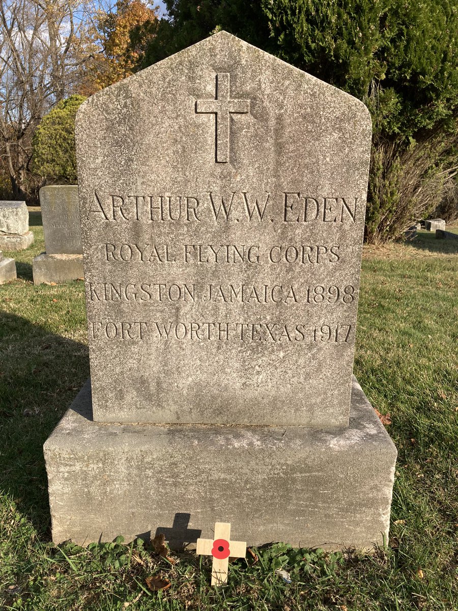 stgeorgesbalt's tweet photo. Today our Society remembered those servicemen who gave their last measure to their country and were buried in Baltimore. This is the one Royal Air Force war grave in Baltimore. @CWGC @UKinUSA @UKdefUS @RoyalAirForce https://t.co/PUQy0N6o1F