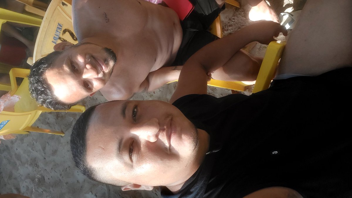 KfetaoFelipe's tweet photo. Hoje foi niver do meu irmão(hetero).
Ele me permitiu levar alguém,  e foi esse gostoso cmg 🥰 https://t.co/4y2AOYAwEw