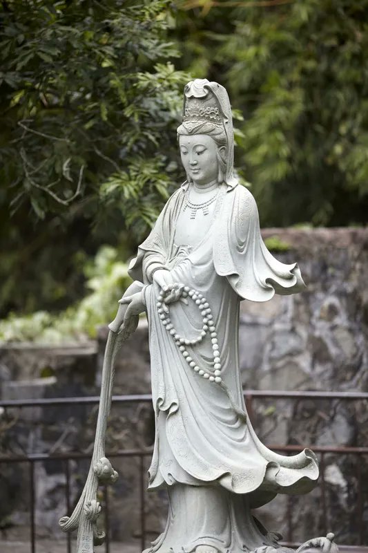 Ingrid_Substack's tweet image. Avalokiteśvara, by @Ingrid_Substack
The word Bodhisattva has two parts, neither of which is easy to translate. Together the term refers to someone who has awakened to true understanding, usually predicated upon compassion for all living beings.
Read:
open.substack.com/pub/ingridnaim…