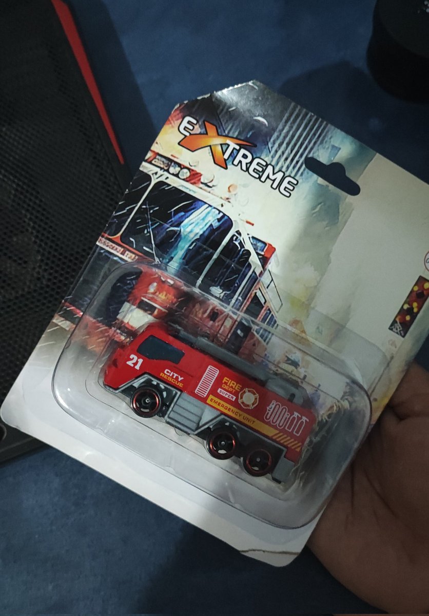 akaiserfilm's tweet image. Hoy vi a mi abuelita y me regaló este carrito por mi cumpleaños 🖤