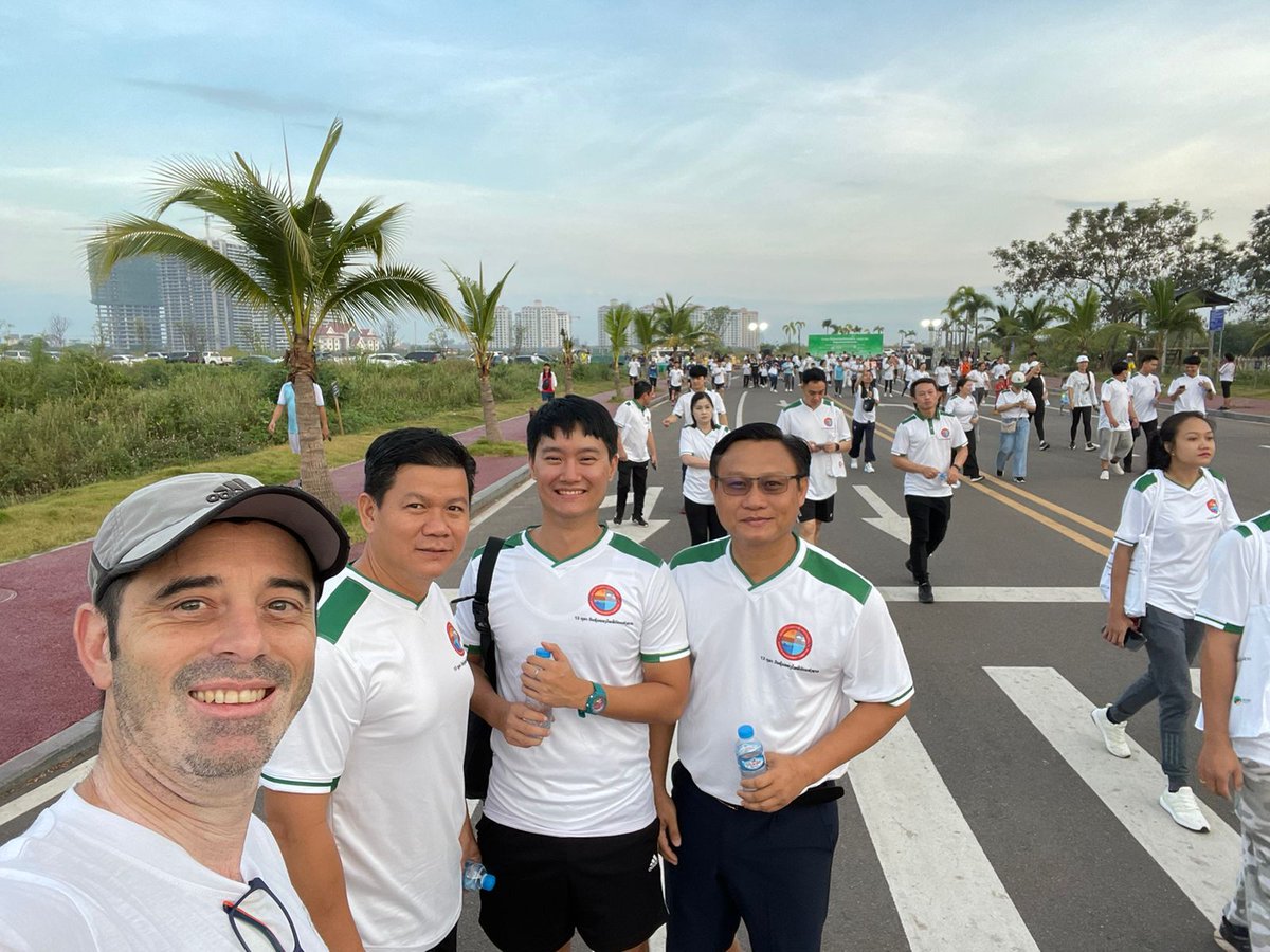 Running-walking 🏃‍♂️🏃‍♀️in support of
#DisasterRiskReduction in #Laos last weekend in the capital Vientiane, with @WFP colleagues. #DRRDay #Breakthecycle #climatechange 🌏⛈️🌱 @UNDRR_AsiaPac @WFPAsiaPacific @UNinLaoPDR @AHACentre