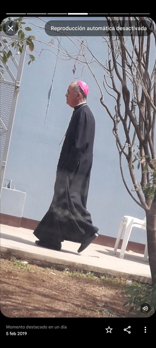 La mera muerte vestida de sacerdote. 

Este viejo pisado llamaba al desorden y el caos en nuestro país.  Se reunía con asesinos y permitía que la iglesia fuera un campo de delincuentes. 

Este perro mandó a matar en nombre de Jesús. Este perro jugo con la fe. Este animal pagará