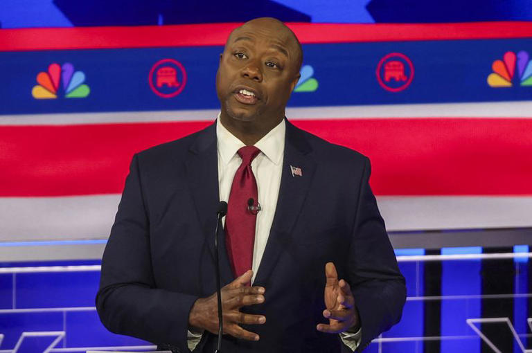 MSN's tweet photo. U.S. Senator Tim Scott suspended his run for the 2024 Republican presidential election nomination on Sunday after months of burning through campaign cash at a blistering rate.
#US #election2024 #Tim_Scott
https://t.co/tA0ANhxITa https://t.co/yRwXkADn8k