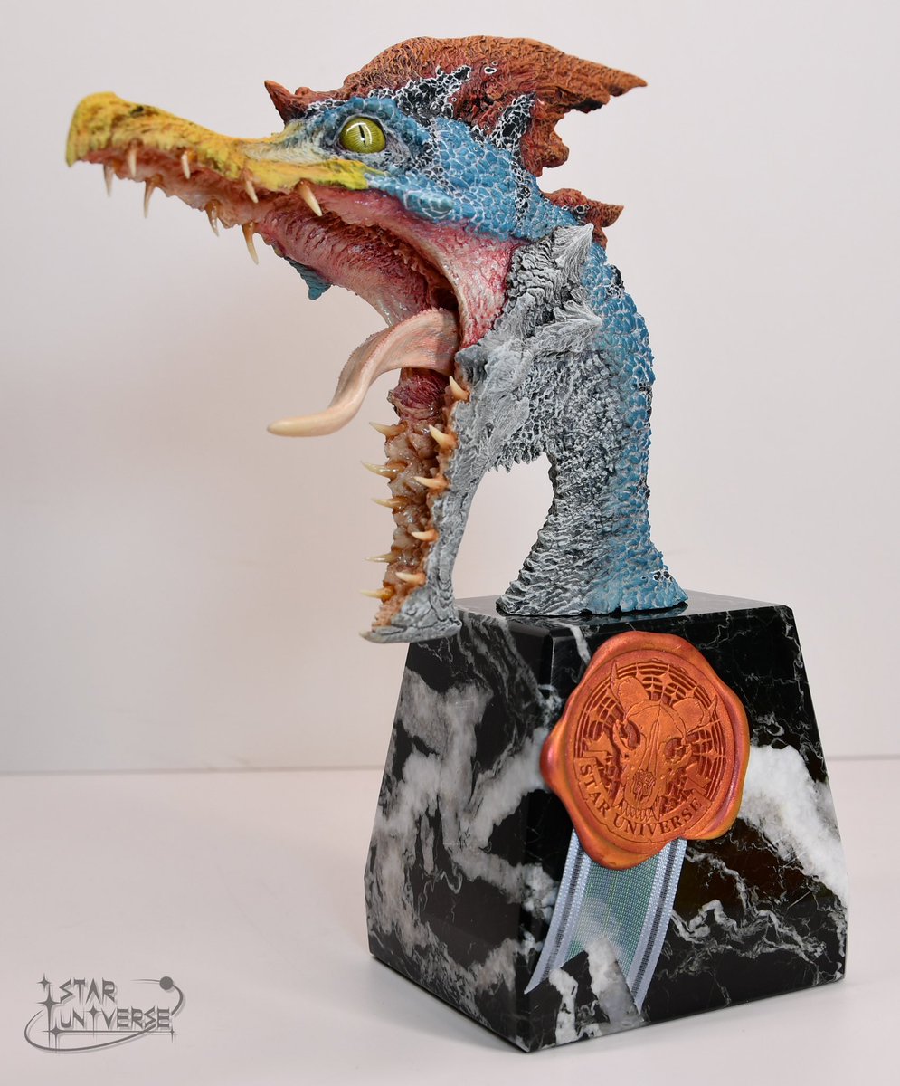 大山竜老师的早期作品速龙王，非常喜爱，用了不一样的眼睛涂装方式