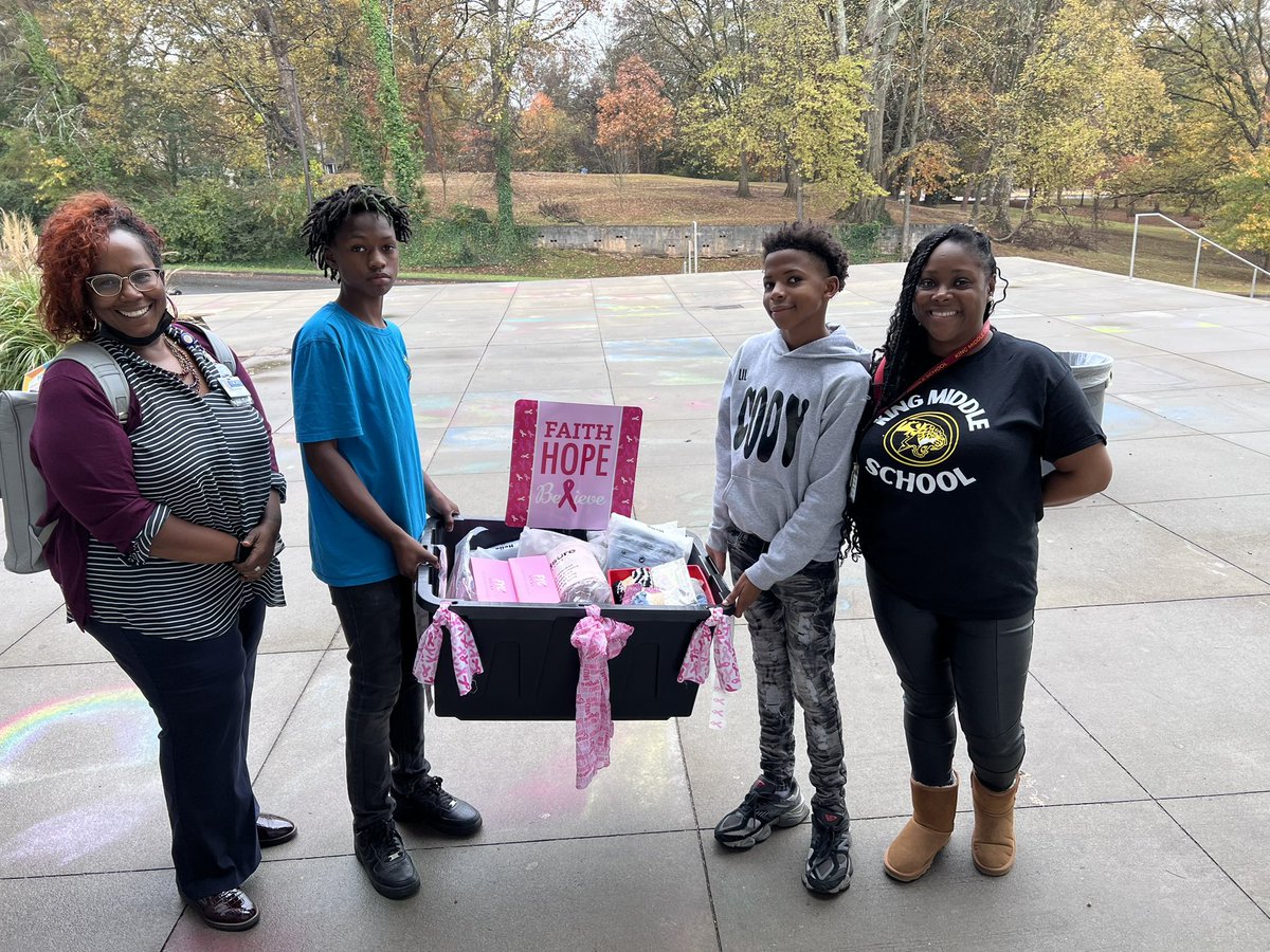 KingMSIB's tweet photo. Mrs. Sibley leading her cheerleaders in Service as Action. They inquired of a need, acted to fulfill that need, and will reflect on their experience in acting to complete this need in donating to support cancer patients at Emory 🎀🩷💞@SibleyIija @APSMLK @kimogibbs #IBinAction https://t.co/P4QzY0egxL