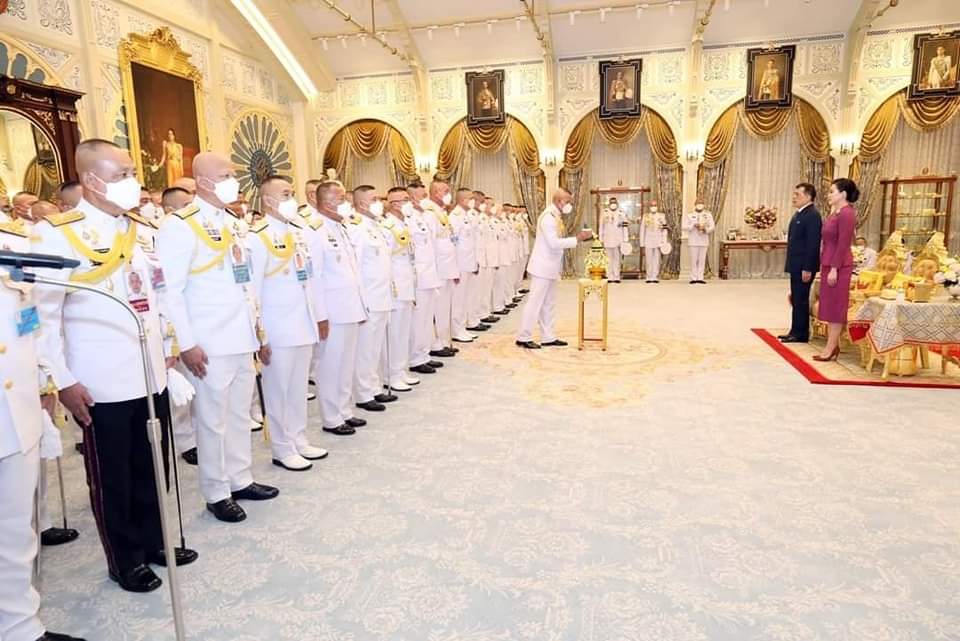 1st_SFDIV's tweet photo. พระบาทสมเด็จพระเจ้าอยู่หัว และสมเด็จพระนางเจ้า ฯ พระบรมราชินี เสด็จออก ณ พระที่นั่งอัมพรสถาน พระราชวังดุสิต พระราชทานพระบรมราชวโรกาสให้นายสุทิน  คลังแสง  นำ ตุลาการศาลทหารฯ  เฝ้าทูลละอองธุลีพระบาท  ถวายสัตย์ปฏิญาณก่อนเข้ารับหน้าที่

#ทรงพระเจริญ
#สืบสานรักษาต่อยอด https://t.co/f2vQaUKT6j