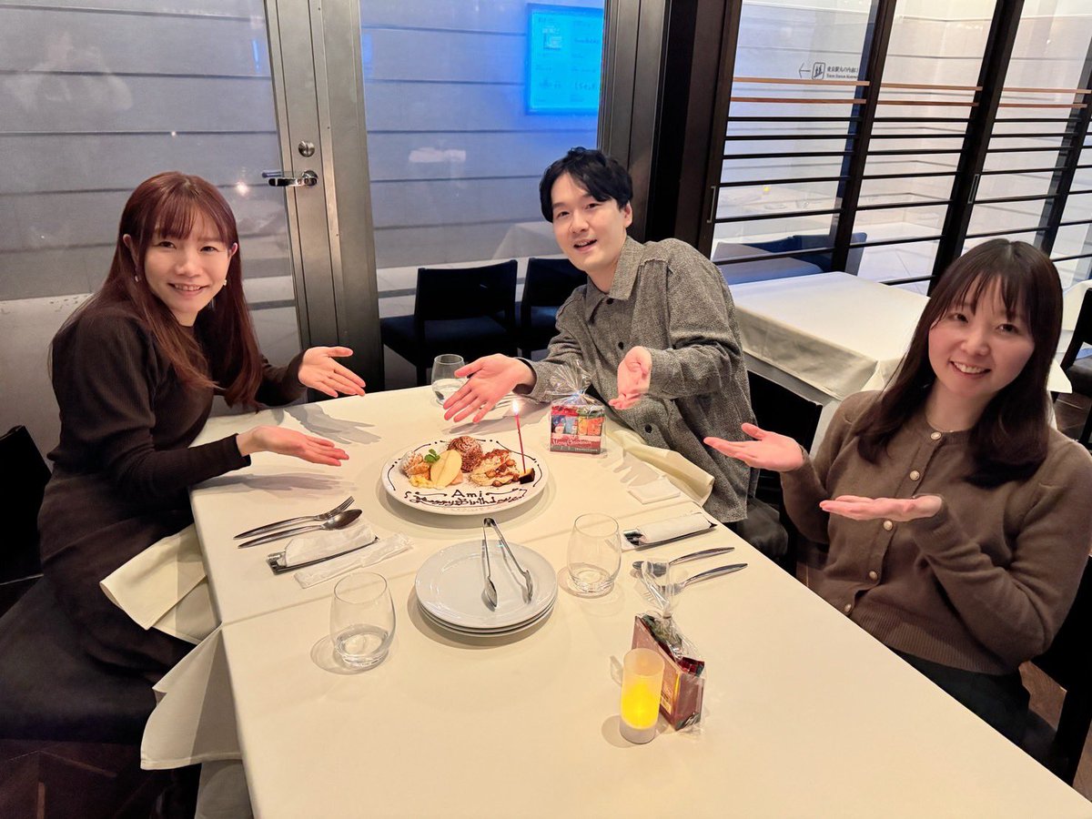 amiclpf's tweet image. 昨日はデザインフェスタへ！初めて行く東京ビックサイト。広いー！到着したら、よっしーのお店は閉店した直後で、もぬけの殻😂
大学同期のクラリネット奏者吉田悠人くんの描く柴犬ラク、とっても可愛いのです🐕💓
忙しい中お祝いしてくれてありがとう😭