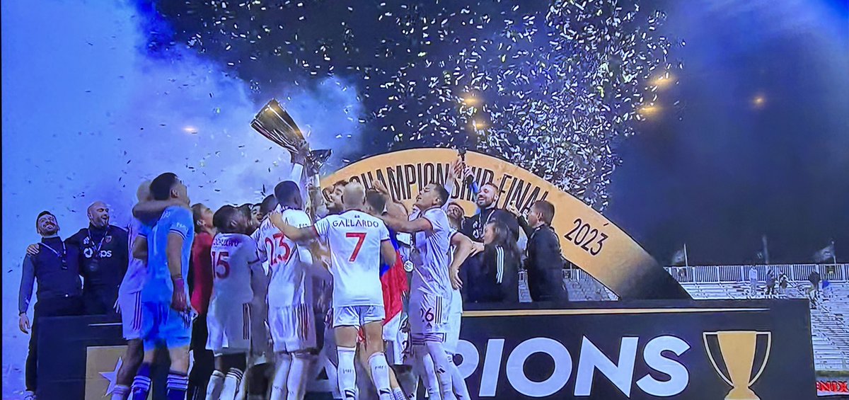 joe_ush's tweet photo. WOW 🏆 @PHXRisingFC @juanguerra16 https://t.co/3A9OJWfbcE