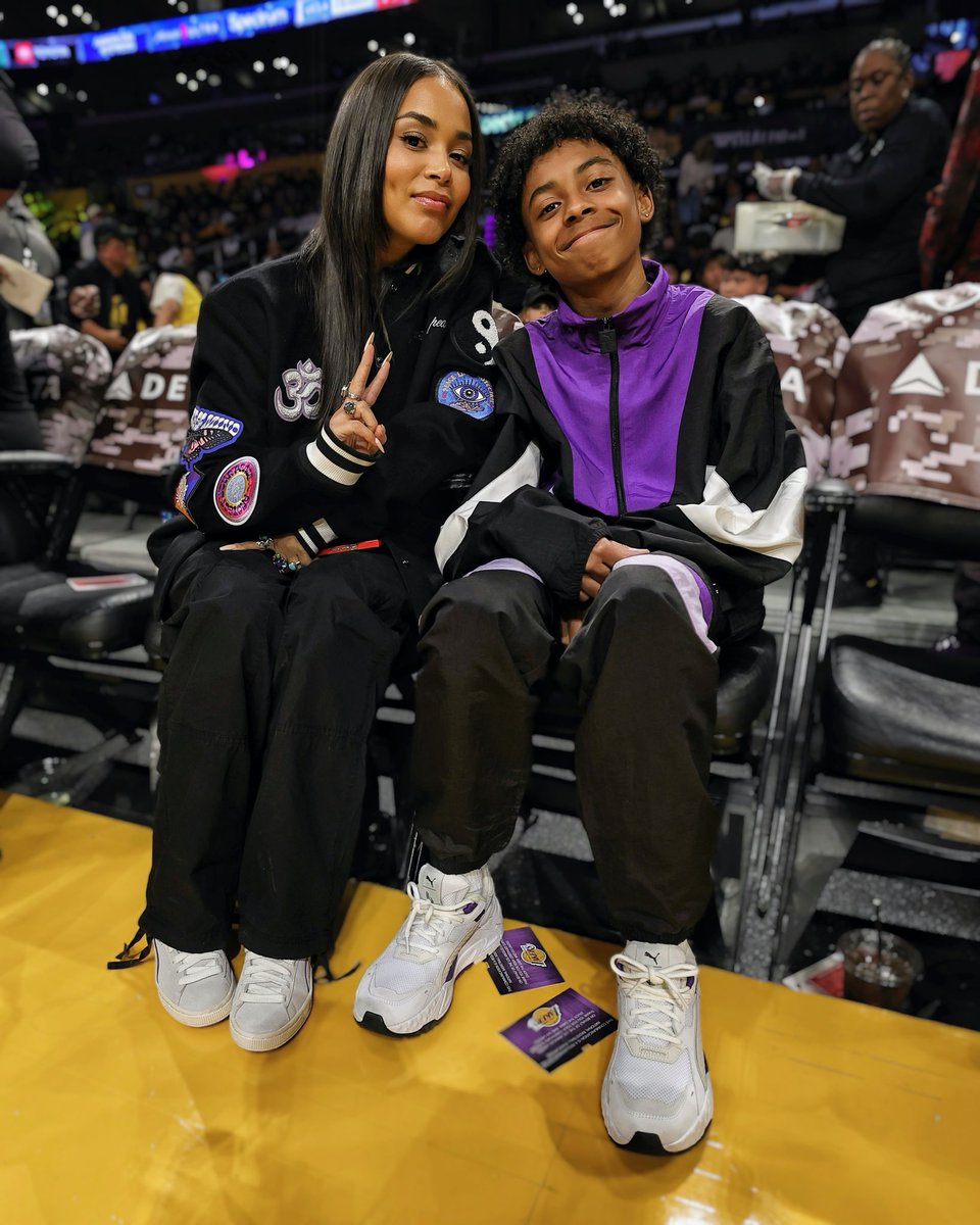 NBA's tweet image. ✌🏽Lauren London &amp;amp; Kameron Carter in LA 👋🏽

#NBACelebRow