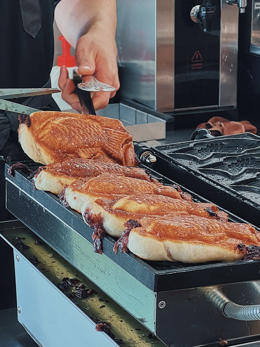 _travelkim's tweet photo. 인스타에서 보던 소금빵 붕어빵 카페가 지나가는 길에 보이길래 들어가봤다.
마치 짬짜볶 같은 그런데 이제 다 한 그릇에 조리해주는 소붕크(소금빵+붕어빵+크로플) https://t.co/v24hgUoMbe