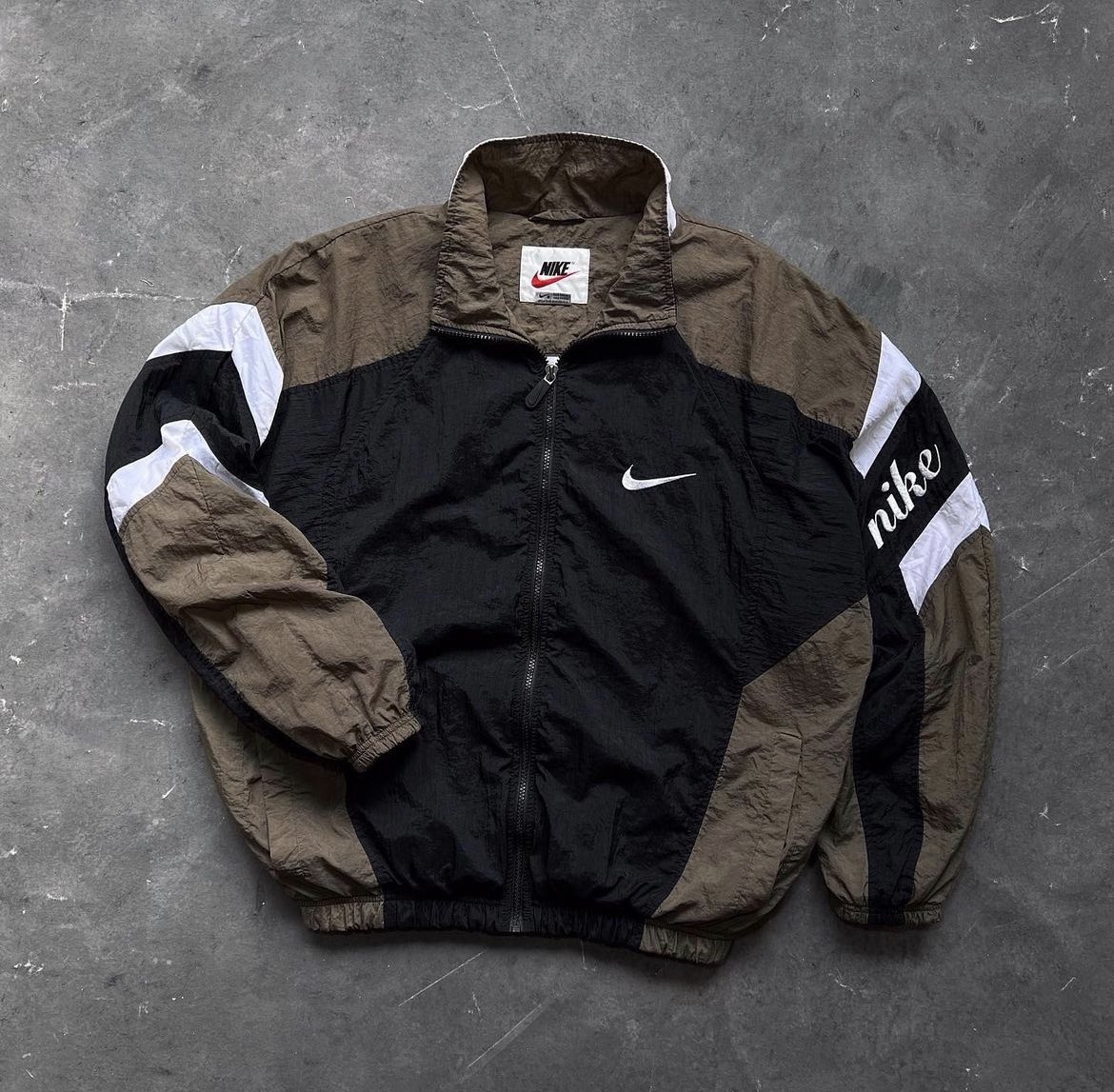Fashnessential's tweet photo. https://t.co/CVpKEGzySp