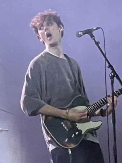 pan_nonbinary1's tweet image. “We love you dream” 
No we dont. We love this man