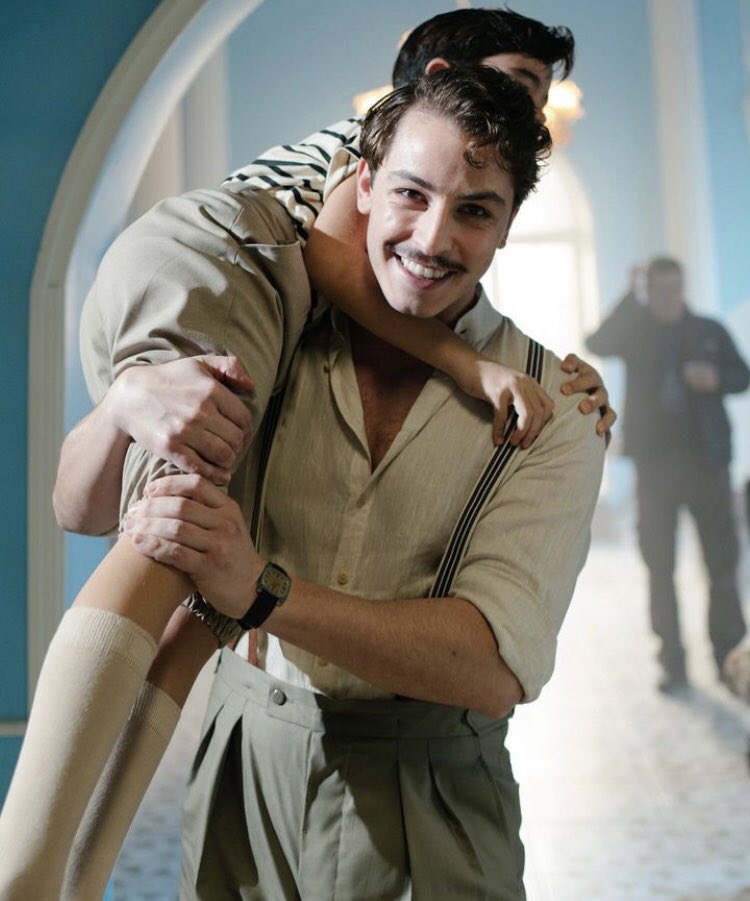 selinnsozen's tweet photo. Kostüm tasarımını yapmaktan çok büyük keyif aldığım #bihter 16 Kasım’da Prime Video’da 🤍🥂
#borankuzum #farahzeynepabdullah https://t.co/jJjDrpH921