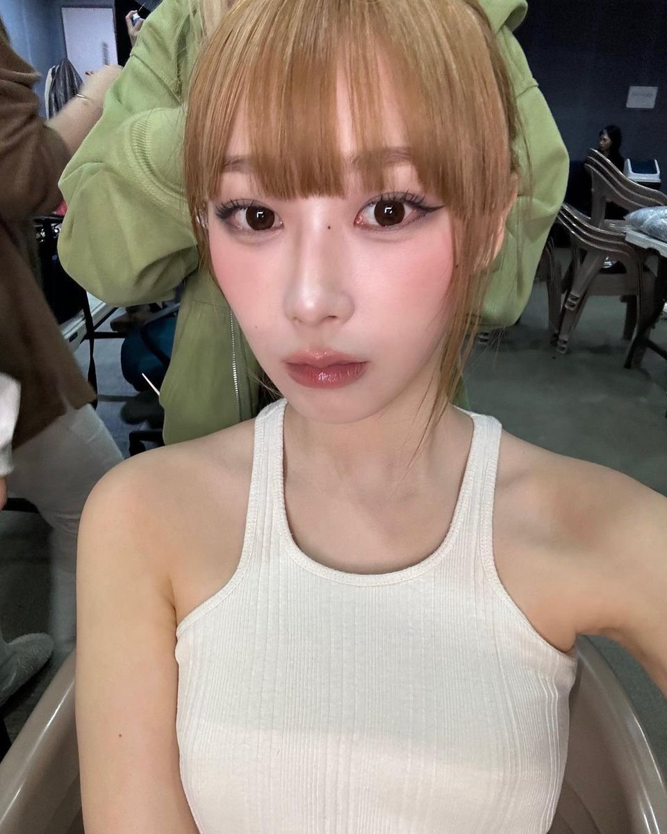 aespaclosett's tweet photo. 231112 #지젤 #GISELLE 
페리페라 (PERI PERA) 올테이크무드팔레트 17 힙그레이
아워글래스 (HOURGLASS) 앰비언트 블러쉬 서브라임 플러쉬
에이오유 (AOU) 올데이 마스카라 볼륨
샤넬 (CHANEL) 일루미나팅 파우더 듀오 (신상)
롬앤 (ROMAND) 쥬시래스팅 틴트 포멜로스킨
에이오유 글로이틴트밤 땅콩밤 https://t.co/PiYtP9i8Rd
