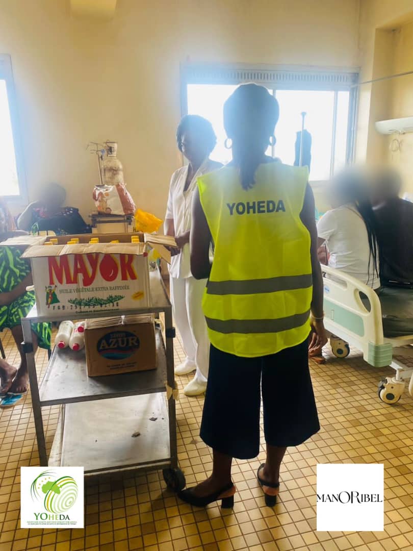 Dans le cadre de la phase finale de notre campagne #Octobrerose avec Manoribel, nous avons visité le service d'oncologie de l'Hôpital Général de Yaoundé le 1️⃣0️⃣ novembre 2023.En compagnie du chef de service, nous avons fait don de produits essentiels tels que du matériel médical.