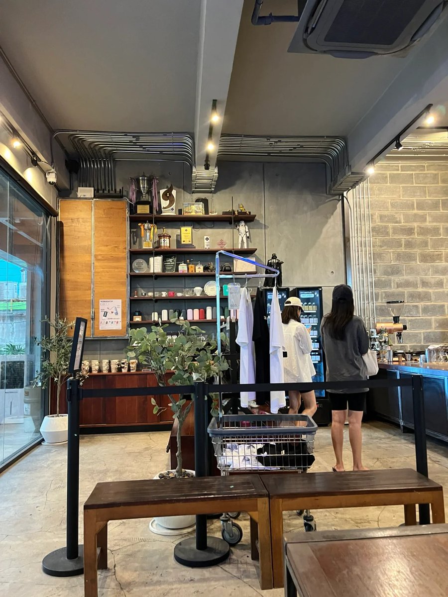 Midori613's tweet image. I need a hug…..e cup of coffee😍😍