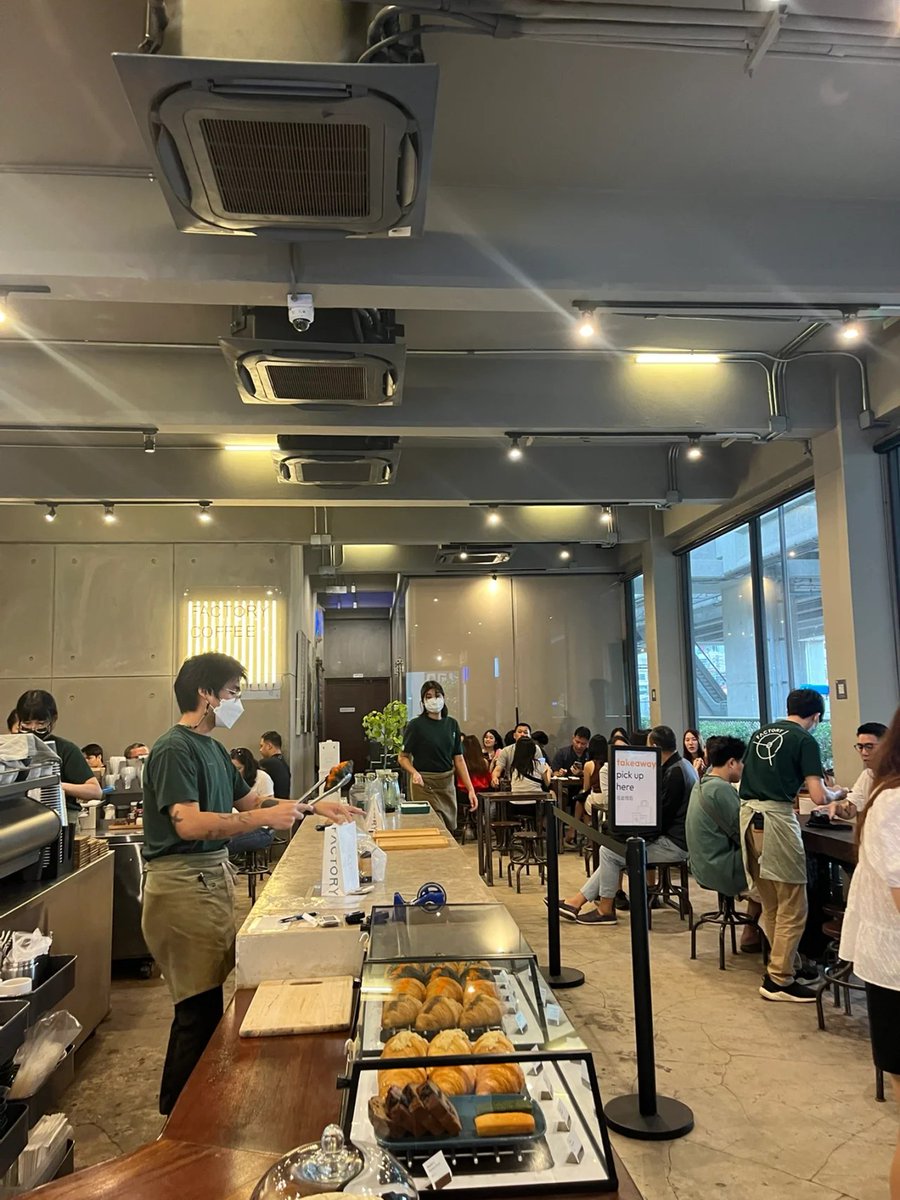 Midori613's tweet image. I need a hug…..e cup of coffee😍😍