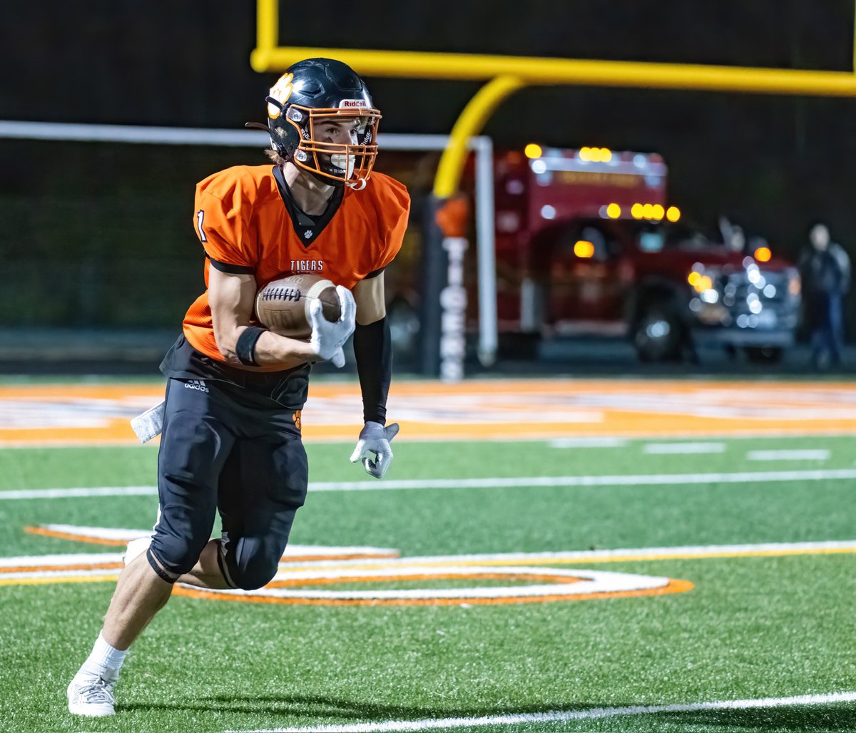 Blessed to be named All-Conference Wide Receiver for the second year in a row✝️⭐️
-43 Catches
-833 Receiving Yards
-15 Receiving Touchdowns
Season highlights coming soon👀
<a href="/colehinrichs16/">Cole Hinrichs</a> <a href="/coachbelliott/">Brett Elliott</a> <a href="/CoachRipken/">Ripken Braman</a> <a href="/coachjmcdaniels/">Jeff McDaniels</a> <a href="/NickFarman55/">Nick Farman M.S.</a> @RecruitRadarPNW
<a href="/PrepRedzoneWA/">Prep Redzone Washington</a>