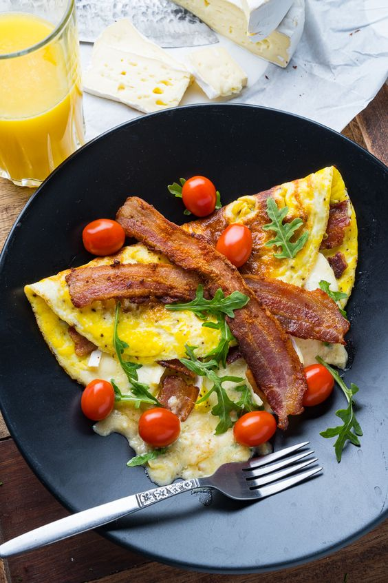 ann_ann886's tweet photo. This breakfast masterpiece is a symphony of savory goodness, with each fold of the fluffy omelette encasing a melty blend of brie and crisped bacon. https://t.co/fSW31EYGIt