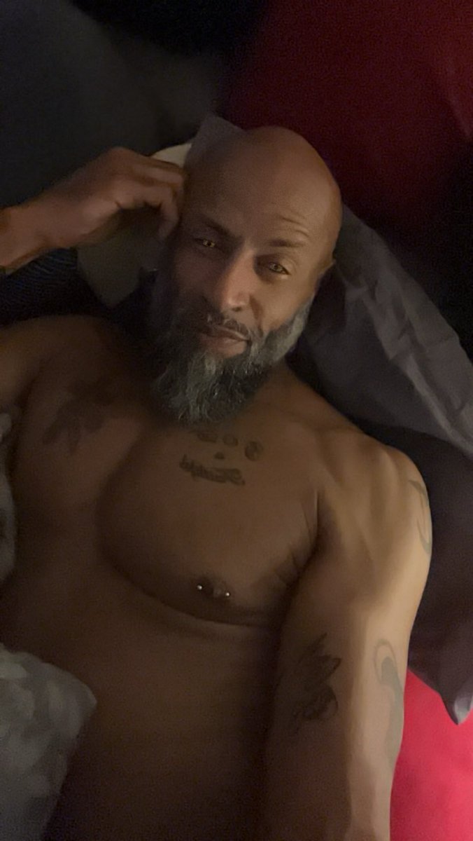 galloway_l's tweet photo. #FitPapi just relaxing https://t.co/QT14BcNXZs