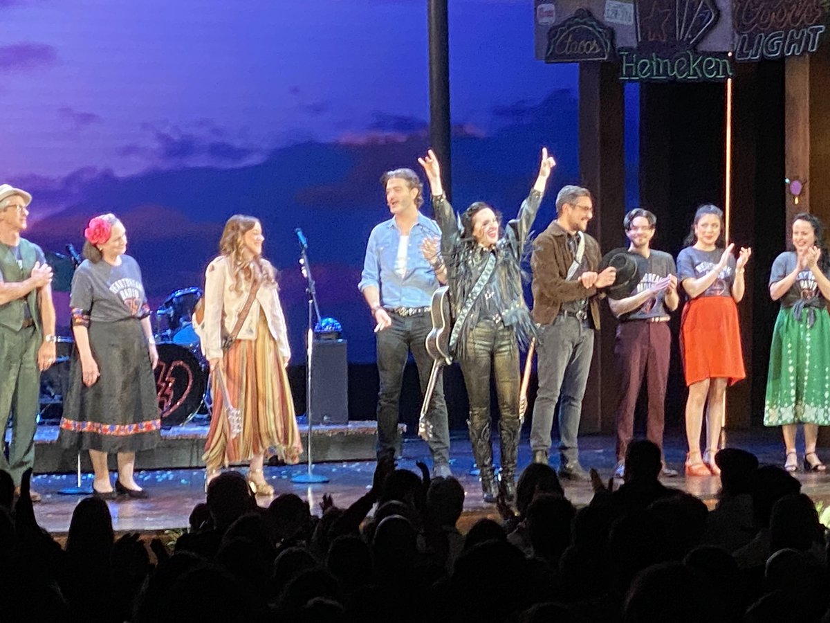 Congrats to <a href="/LenaRockerHall/">Lena Hall</a> and the cast of <a href="/indreamsmusical/">In Dreams</a> on concluding their run in Toronto this afternoon! Glad I got to see y’all rock last night. 🤘🏻