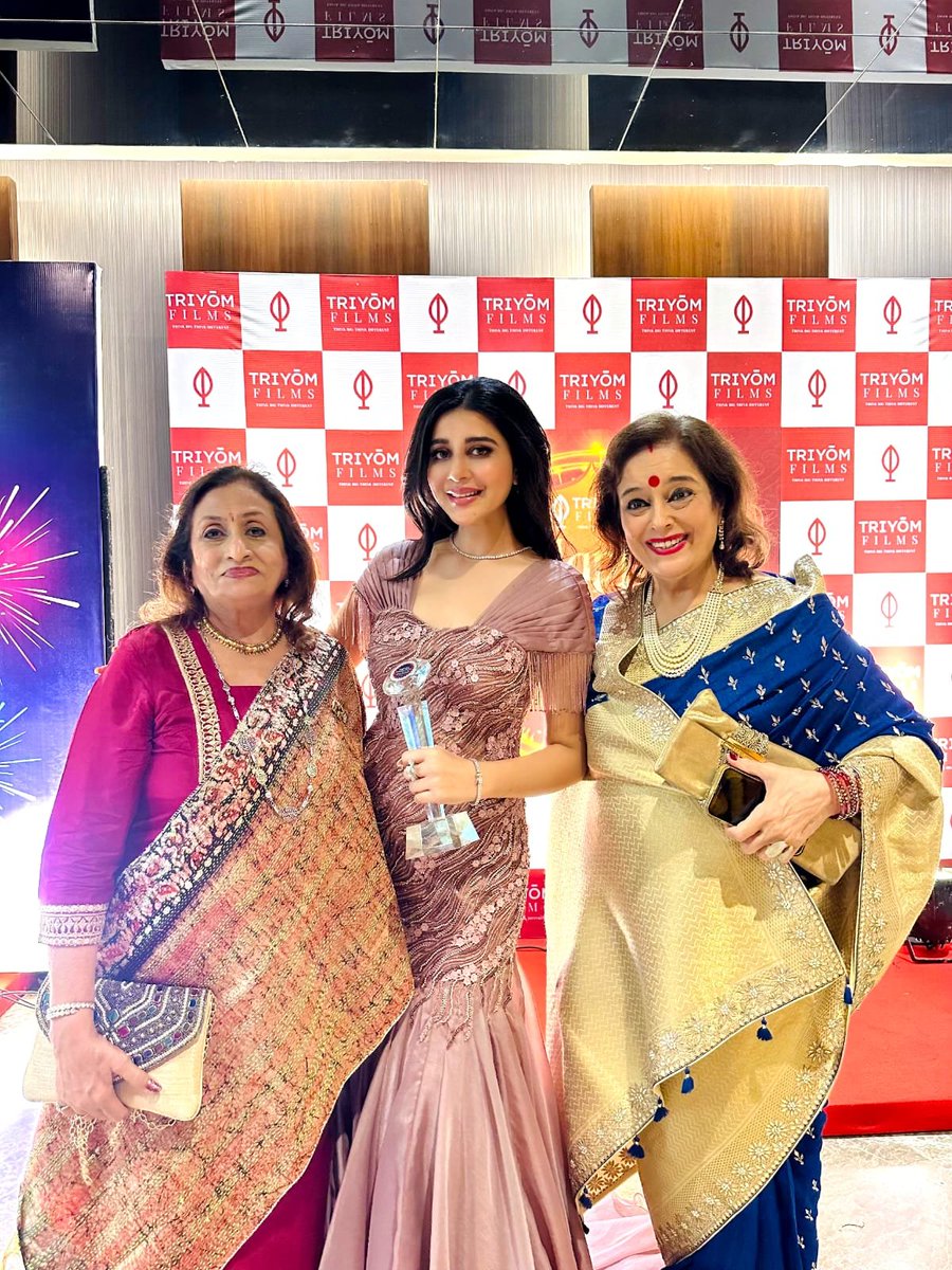 What a grand show! Was extremely pleased to have launched the trailer of 'Anari
is Backk' on the occasion of Sunday 'Mid-Day' Diwali Mahotsav 2023 at Jade Garden, Worli, Mumbai. It was done in the presence of our friend, hon'ble Maharashtra Min for Tourism,Skill Development &amp;