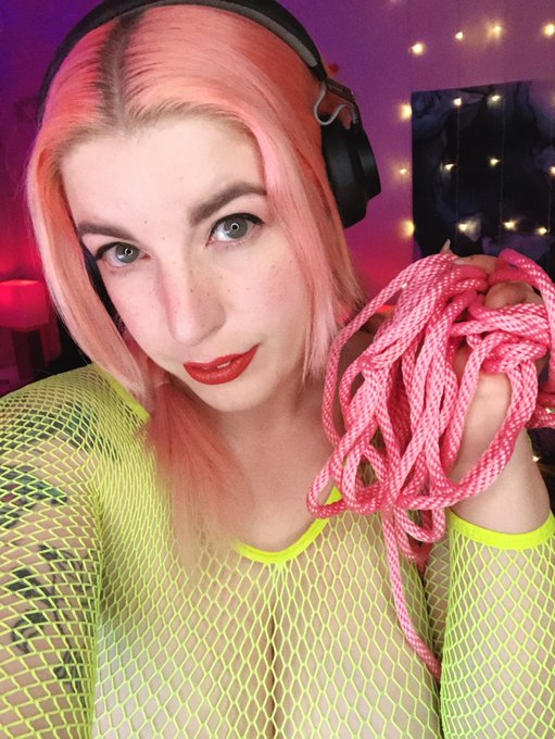 learning shibari on cam tonight! come hang out @ https://t.co/dcu2lakdB5!  will also be available on