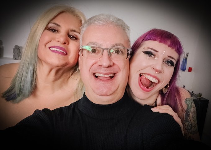 Este finde rodando nuevas escenas con mi mujer @MusaLibertina y una preciosa "sobrinita" que os volver&aacute;<a href="/tag/teen"class="tags"><span>#teen</span></a><a href="/tag/familyfun"class="tags"><span>#familyfun</span></a><a href="/tag/older"class="tags"><span>#older</span></a><a href="/tag/maturefantasy"class="tags"><span>#maturefantasy</span></a><a href="/tag/oldda"class="tags"><span>#oldda</span></a>